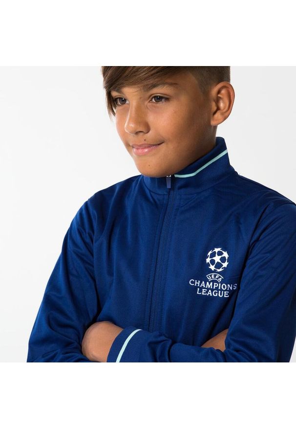 CHAMPIONS LEAGUE - Dres piłkarski dziecięcy Champions League. Kolor: niebieski. Materiał: dresówka. Styl: sportowy