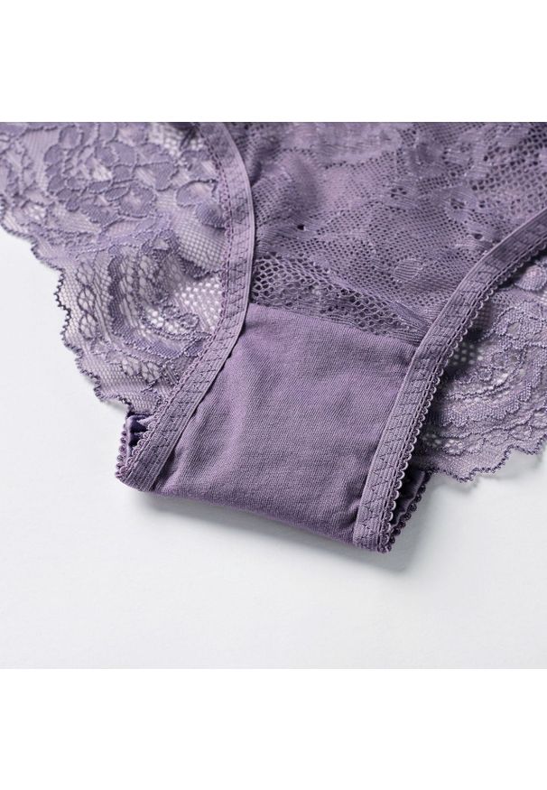 Intica - Komplet bielizny z koronki na romantyczne wieczory Eirini. Kolor: czerwony. Materiał: koronka. Wzór: koronka