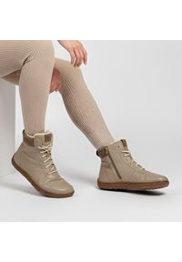 Beżowe Trzewiki Wasak Ocieplane Buty Damskie Barefoot. Okazja: na co dzień, na spacer. Kolor: beżowy. Materiał: skóra. Wzór: grochy. Styl: casual #1