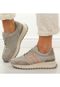 Szare gr bl skórzane półbuty damskie Filippo Dp7733/26. Okazja: na co dzień. Nosek buta: okrągły. Zapięcie: sznurówki. Kolor: szary. Materiał: zamsz, skóra. Szerokość cholewki: normalna. Sezon: wiosna, jesień, lato. Styl: casual, elegancki, sportowy, klasyczny #1