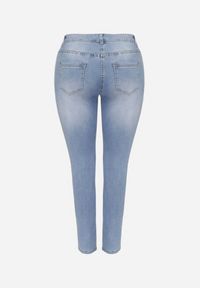 Born2be - Niebieskie Jeansy z Ozdobnymi Przetarciami o Fasonie Skinny Neveatam. Okazja: na co dzień. Kolor: niebieski. Styl: casual, elegancki