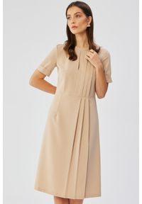 Stylove - Elegancka sukienka midi z ozdobnymi zakładkami beżowa. Kolor: beżowy. Styl: elegancki. Długość: midi #1
