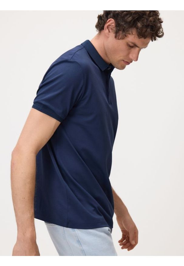 Reserved - Koszulka polo regular z domieszką jedwabiu - granatowy. Typ kołnierza: polo. Kolor: niebieski. Materiał: jedwab
