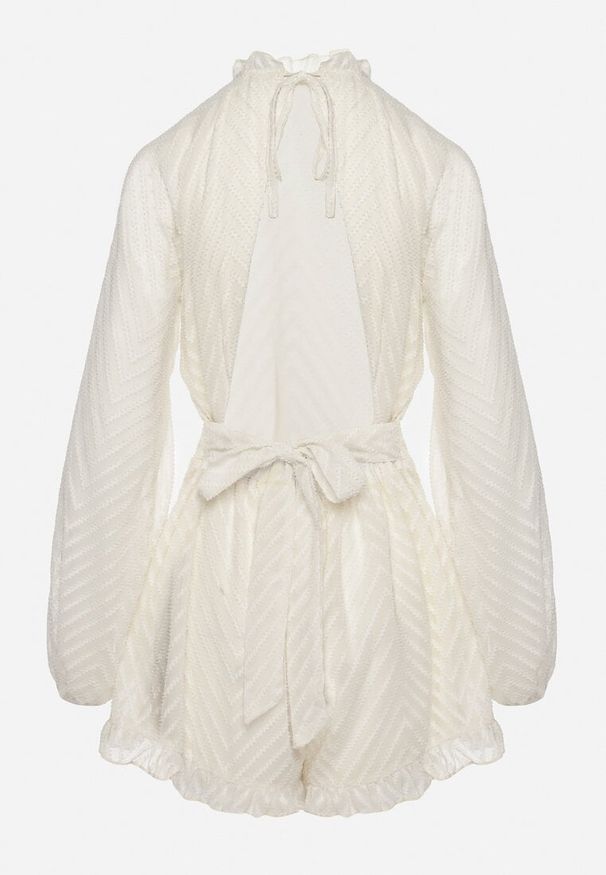 Born2be - Beżowy Kombinezon z Tkaniny Plumeti z Bufiastymi Rękawami i Krótkimi Nogawkami Dolene. Okazja: na co dzień. Kolor: beżowy. Materiał: tkanina. Długość: krótkie. Styl: casual, elegancki