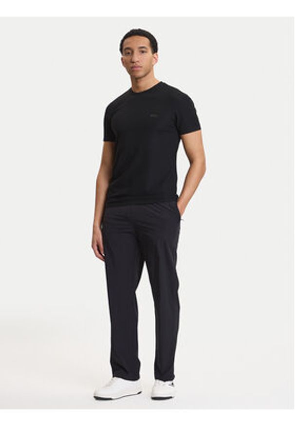 Guess T-Shirt M6RI19 KD202 Czarny. Kolor: czarny. Materiał: syntetyk