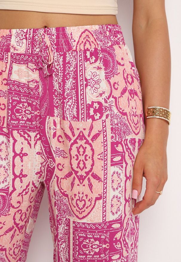 Born2be - Różowe Spodnie Palazzo z Wiskozy z Gumką w Talii Lirfea. Okazja: na co dzień. Kolor: różowy. Materiał: wiskoza. Styl: boho, klasyczny, elegancki, casual