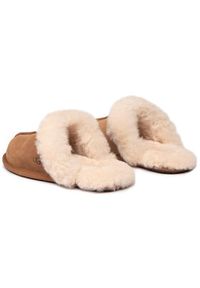 Ugg Kapcie W Scuffette II 1106872 Brązowy. Kolor: brązowy. Materiał: skóra, zamsz #2