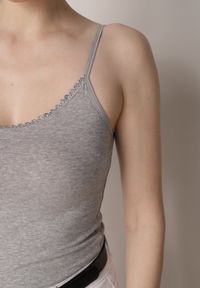 Born2be - Ciemnoszary Bieliźniany Top z Bawełny Ozdobiony Koronkową Lamówką Bervina. Kolor: szary. Materiał: bawełna, koronka. Wzór: aplikacja #7