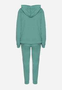 Born2be - Jasnozielony Komplet Dresowy z Bawełną Bluza z Kapturem i Kieszenią Spodnie z Gumką w Talii Quesaria. Kolor: zielony. Materiał: dresówka, bawełna #7