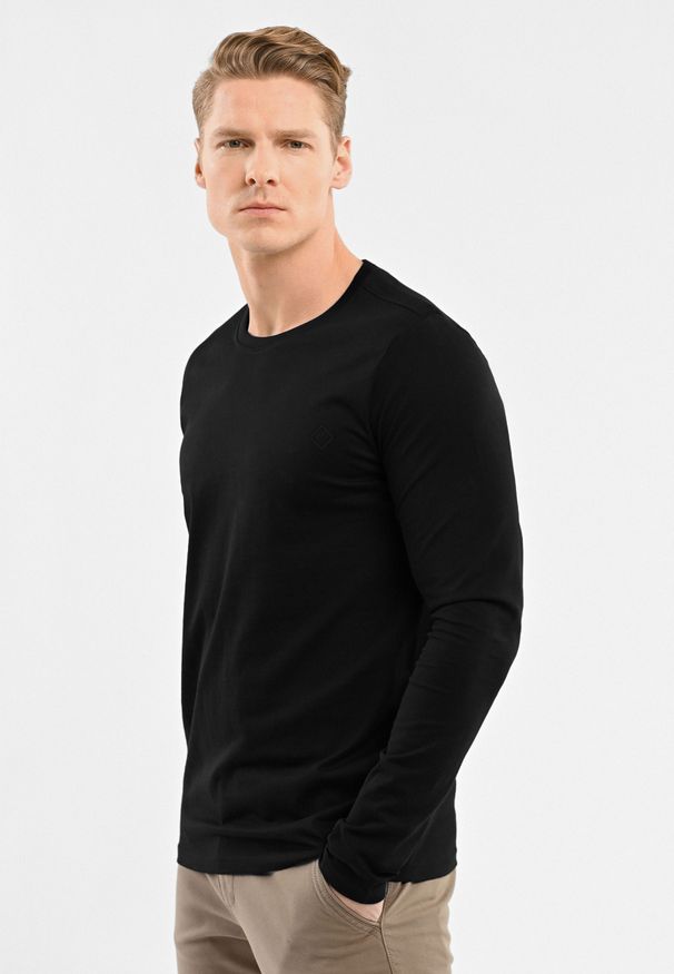 Volcano - L-HALS. Kolekcja: plus size. Kolor: czarny. Materiał: skóra, materiał, włókno, bawełna, dresówka. Długość rękawa: długi rękaw. Długość: długie. Wzór: gładki, aplikacja. Sezon: zima, lato, jesień, wiosna. Styl: klasyczny