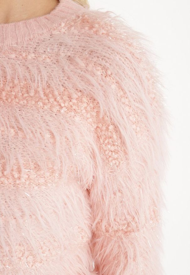 Born2be - Jasnoróżowy Puchaty Sweter z Wełną i Ściągaczami Exenevia. Okazja: na co dzień. Kolor: różowy. Materiał: wełna. Styl: casual