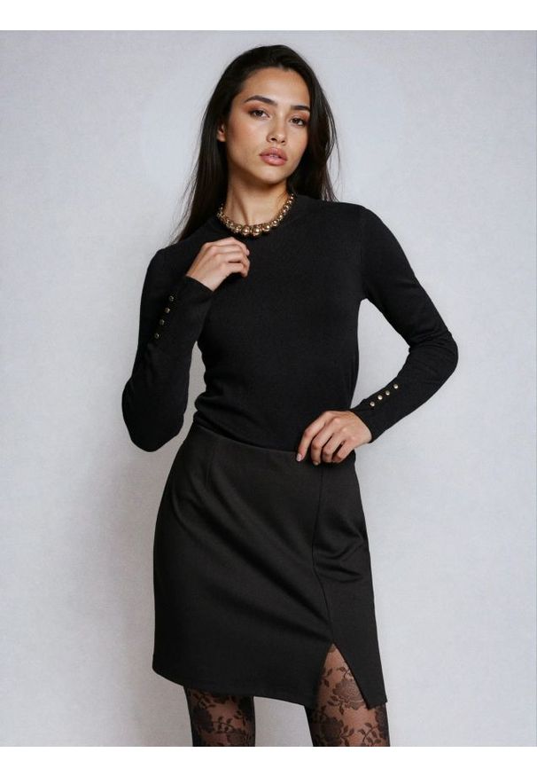 Sinsay - Prążkowany sweter - czarny. Kolor: czarny. Materiał: prążkowany