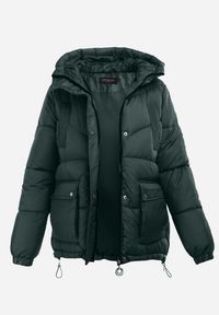 Renee - Ciemnozielona Kurtka Pikowana Sabrino. Kolekcja: plus size. Kolor: zielony. Materiał: materiał. Długość rękawa: długi rękaw. Długość: długie