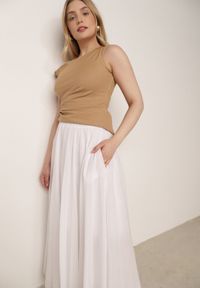 Born2be - Biała Spódnica Bawełniana o Rozkloszowanym Kroju z Kieszeniami Nephise. Okazja: do pracy, na co dzień, na spacer. Kolor: biały. Materiał: bawełna. Długość: długie. Styl: elegancki, casual #1