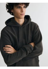 Reserved - Polarowa bluza z kapturem - oliwkowy. Kolor: oliwkowy. Materiał: polar