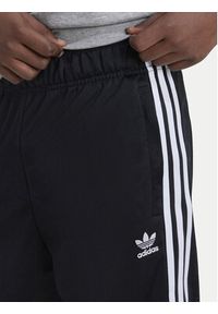 Adidas - adidas Spodnie dresowe adicolor SST IX7630 Czarny Regular Fit. Kolor: czarny. Materiał: syntetyk #7