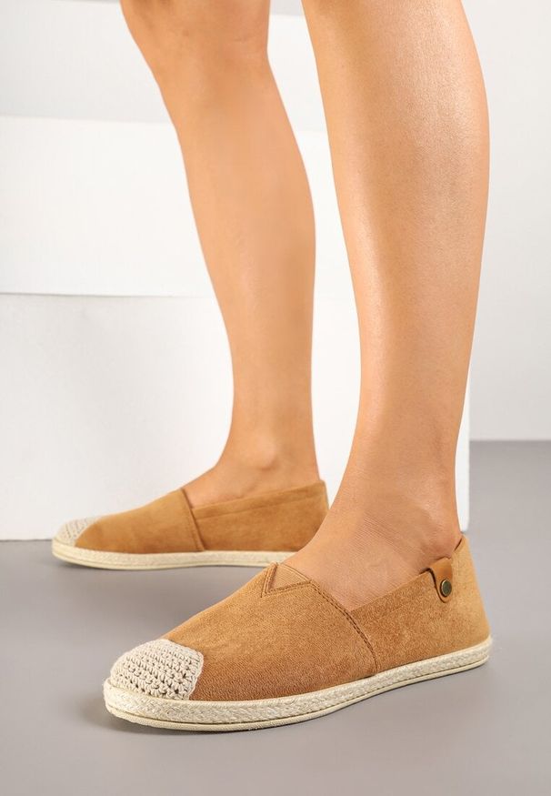 Renee - Brązowe Espadryle z Elastyczną Wstawką Zdobione Plecionką Kinellis. Okazja: na co dzień. Kolor: brązowy. Szerokość cholewki: normalna. Wzór: aplikacja. Sezon: lato. Styl: casual, elegancki