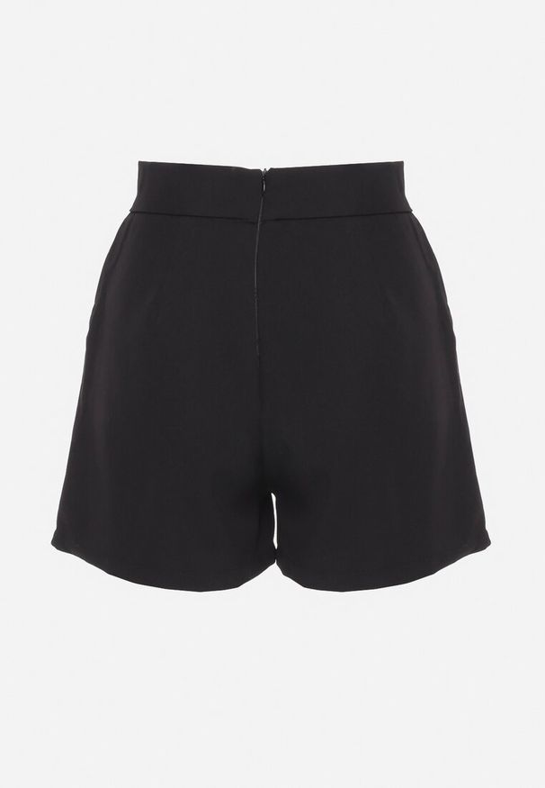 Born2be - Czarne Eleganckie Szorty Bermudy z Łańcuszkiem Timasue. Okazja: na co dzień, na spotkanie biznesowe, do pracy. Kolor: czarny. Sezon: lato. Styl: elegancki