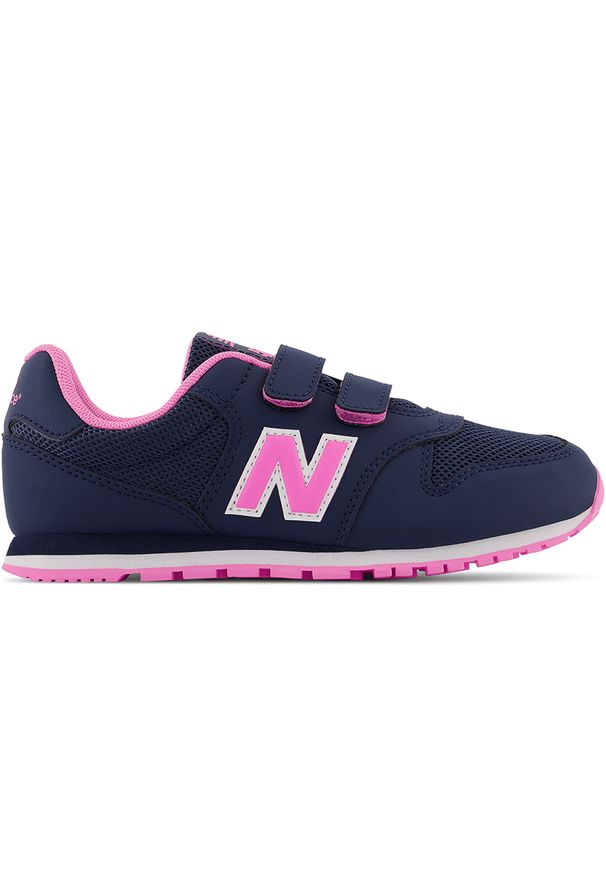 Buty New Balance PV500WP1 – granatowe. Okazja: na uczelnię. Zapięcie: rzepy. Kolor: niebieski. Materiał: skóra, syntetyk, materiał. Szerokość cholewki: normalna. Sport: turystyka piesza