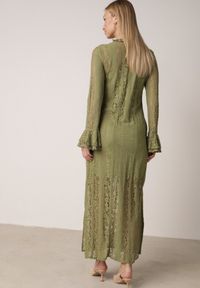 Born2be - Zielona Koronkowa Sukienka o Taliowanym Kroju z Wiązaniem przy Dekolcie Nevellirae. Kolor: zielony. Materiał: koronka. Wzór: koronka. Styl: klasyczny, wizytowy #2