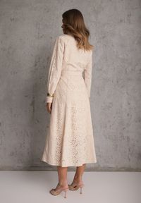 Renee - Beżowa Ażurowa Sukienka z Bawełny Ozdobiona Paskiem Novenelle. Kolor: beżowy. Materiał: bawełna. Wzór: ażurowy, aplikacja. Sezon: wiosna #4