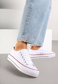 Born2be - Biało-Czerwone Trampki Vices na Grubszej Podeszwie pod Kostkę Tilomea. Okazja: na co dzień. Zapięcie: sznurówki. Kolor: biały. Materiał: jeans. Styl: casual