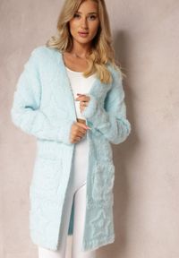 Renee - Jasnoniebieski Długi Kardigan Puszysty Aborra. Kolekcja: plus size. Kolor: niebieski. Materiał: tkanina, dzianina. Długość: długie. Wzór: aplikacja #4