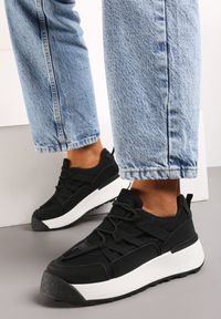 Renee - Czarne Casualowe Sneakersy na Platformie Wiązane przed Kostkę Rhialyn. Okazja: na co dzień. Wysokość cholewki: przed kostkę. Kolor: czarny. Materiał: jeans. Obcas: na platformie