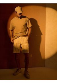 Sinsay - Szorty chino - kremowy. Kolor: kremowy #1