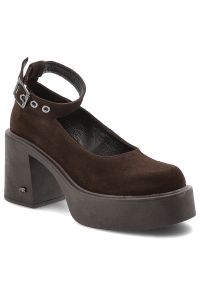 Brązowe Półbuty Karino Welurowe Obuwie Damskie. Okazja: na co dzień. Zapięcie: klamry. Kolor: brązowy. Materiał: welur. Obcas: na obcasie. Styl: casual, retro, vintage, elegancki. Wysokość obcasa: wysoki