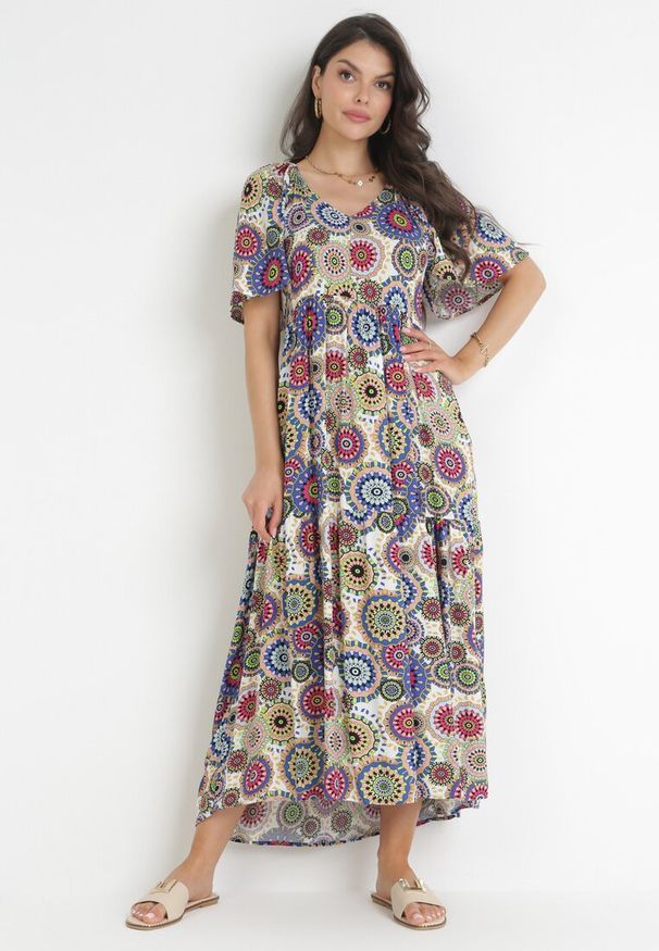 Born2be - Biało-Granatowa Rozkloszowana Sukienka Maxi z Falbanką z Wiskozy Sehna. Kolor: biały. Materiał: wiskoza. Wzór: kwiaty. Sezon: wiosna, lato. Długość: maxi