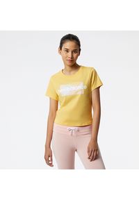 Koszulka New Balance WT21555WHF – żółta. Kolor: żółty. Materiał: bawełna. Wzór: nadruk, napisy