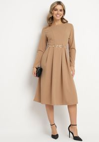Born2be - Ciemnobeżowa Elegancka Sukienka Rozkloszowana Temarielis. Kolor: beżowy. Długość rękawa: długi rękaw. Typ sukienki: rozkloszowane, oversize. Styl: elegancki #4
