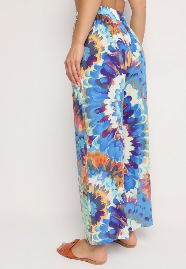 Born2be - Niebieskie Szerokie Spodnie z Wiskozą i Wysokim Stanem ze Wzorem Tie-Dye i Gumką w Pasie Halflea. Stan: podwyższony. Kolor: niebieski. Materiał: wiskoza. Styl: klasyczny