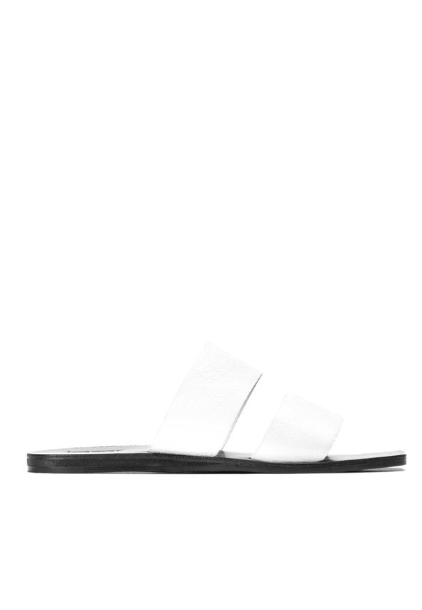 Kazar - Białe klapki damskie. Kolor: biały. Materiał: skóra. Wzór: paski. Sezon: lato