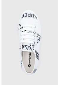 Superga Tenisówki damskie kolor biały. Nosek buta: okrągły. Zapięcie: sznurówki. Kolor: biały. Materiał: guma. Obcas: na platformie #5