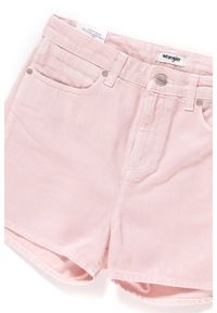 Wrangler - DAMSKIE SPODENKI WRANGLER RETRO BOY SHORT PRETTY PINK W244DM14C. Stan: podwyższony. Kolor: różowy. Styl: retro #8