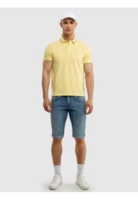 Big-Star - Koszulka męska polo żółta Cardi 200. Okazja: na co dzień. Typ kołnierza: polo. Kolor: żółty. Materiał: tkanina, jeans, bawełna. Wzór: prążki, haft, aplikacja. Sezon: wiosna, lato. Styl: casual, elegancki #6
