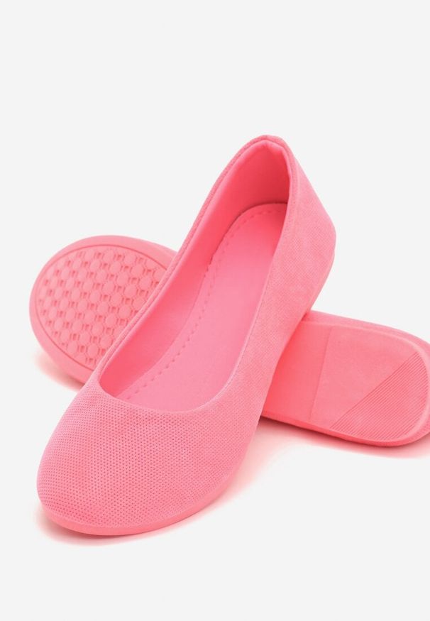 Renee - Fuksjowe Balerinki Gibbs. Nosek buta: okrągły. Zapięcie: bez zapięcia. Kolor: różowy. Materiał: materiał. Obcas: na płaskiej podeszwie. Styl: elegancki, klasyczny