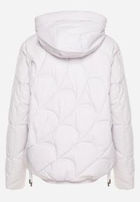 Born2be - Biała Pikowana Kurtka o Pudełkowym Kroju z Kapturem i Ściągaczami Selizola. Okazja: na spacer. Typ kołnierza: kaptur. Kolor: biały. Materiał: skóra, jeans. Styl: sportowy #4