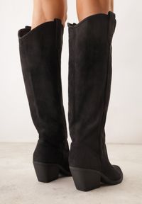 Renee - Czarne Kozaki Kowbojki na Stożku z Gładką Cholewką z Imitacji Zamszu Halille. Nosek buta: otwarty. Kolor: czarny. Materiał: zamsz. Szerokość cholewki: normalna. Wzór: gładki. Obcas: na stożku. Wysokość obcasa: średni #6