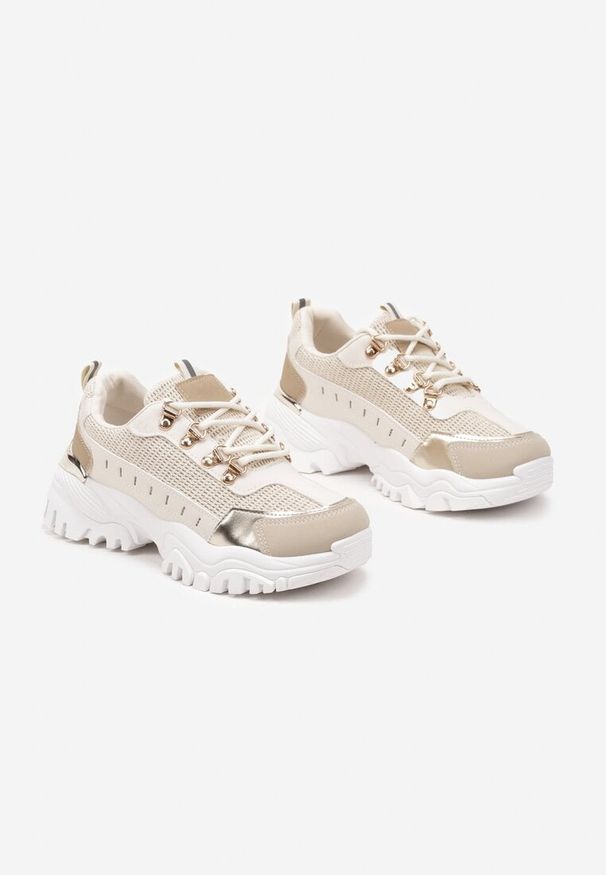 Born2be - Beżowe Streetwearowe Sneakersy na Grubej Podeszwie z Tłoczeniami Goniswen. Okazja: na co dzień. Kolor: beżowy. Materiał: jeans. Wzór: aplikacja. Obcas: na platformie