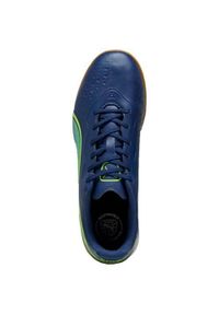 Buty piłkarskie męskie Puma King Match It. Zapięcie: sznurówki. Kolor: zielony, niebieski, wielokolorowy. Materiał: guma. Szerokość cholewki: normalna. Sport: piłka nożna