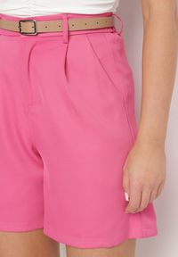 Born2be - Fuksjowe Eleganckie Szorty z Wiskozą z Dodatkowym Paskiem z Klamrą Resella. Okazja: na co dzień. Stan: podwyższony. Kolor: różowy. Materiał: wiskoza. Styl: elegancki #6
