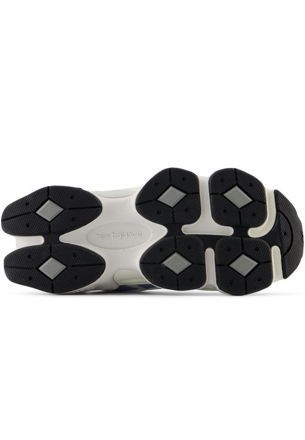 Buty dziecięce New Balance PC9060BL – fioletowe. Okazja: na co dzień, na uczelnię. Kolor: fioletowy. Materiał: guma, syntetyk, materiał. Szerokość cholewki: normalna. Sport: turystyka piesza