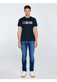 Big-Star - Koszulka męska z logo BIG STAR granatowa Quado 403. Okazja: na co dzień. Kolor: niebieski. Materiał: jeans, dresówka, denim, dzianina. Wzór: nadruk. Sezon: wiosna. Styl: klasyczny, casual #3
