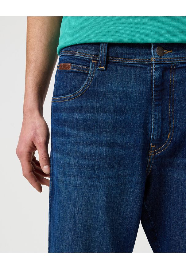 Wrangler - WRANGLER MĘSKIE SPODENKI JEANSOWE WRANGLER TEXAS SHORTS VINTAGE STORM 112362313. Materiał: jeans. Styl: vintage