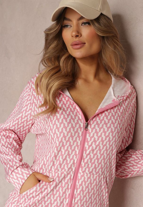 Renee - Jasnoróżowy 2-cześciowy Komplet Dresowy z Bluzą i Spodnia Analina. Kolor: różowy. Materiał: dresówka