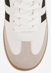 Born2be - Biało-Czarne Płaskie Sneakersy Ozdobione Paskami Glaria. Okazja: na co dzień. Zapięcie: pasek. Kolor: biały. Materiał: jeans. Wzór: aplikacja #2