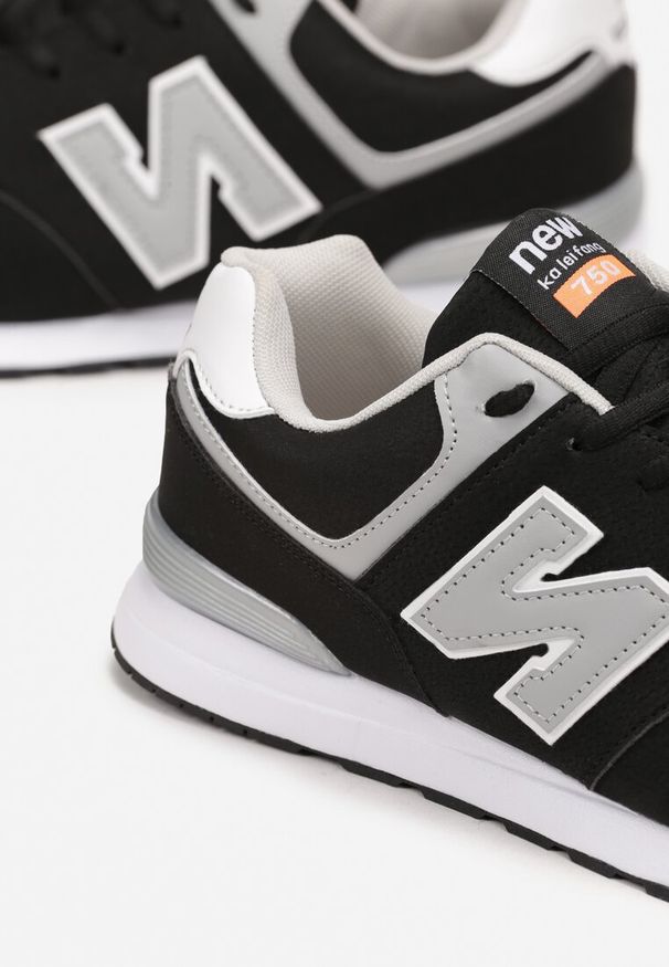 Born2be - Czarno-Szare Buty Sportowe do Kostki z Ozdobną Wstawką i Modnymi Naszywkami Reygan. Okazja: na co dzień. Kolor: czarny. Wzór: aplikacja